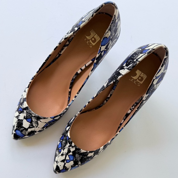 Joe's Jeans Rudy Abstract Print Leather Pointed Toe Pump in Blue Black & White 7 - Picture 8 of 16